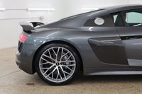 USED 2018 18 AUDI R8 5.2 V10 PLUS QUATTRO 2d 602 BHP ONLY 2306 MILES FROM NEW 2 OWNERS