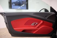 USED 2018 18 AUDI R8 5.2 V10 PLUS QUATTRO 2d 602 BHP ONLY 2306 MILES FROM NEW 2 OWNERS