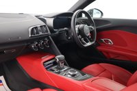 USED 2018 18 AUDI R8 5.2 V10 PLUS QUATTRO 2d 602 BHP ONLY 2306 MILES FROM NEW 2 OWNERS