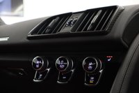 USED 2018 18 AUDI R8 5.2 V10 PLUS QUATTRO 2d 602 BHP ONLY 2306 MILES FROM NEW 2 OWNERS
