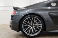 USED 2018 18 AUDI R8 5.2 V10 PLUS QUATTRO 2d 602 BHP ONLY 2306 MILES FROM NEW 2 OWNERS