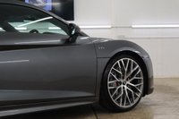 USED 2018 18 AUDI R8 5.2 V10 PLUS QUATTRO 2d 602 BHP ONLY 2306 MILES FROM NEW 2 OWNERS