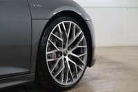 USED 2018 18 AUDI R8 5.2 V10 PLUS QUATTRO 2d 602 BHP ONLY 2306 MILES FROM NEW 2 OWNERS