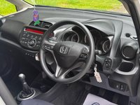 USED 2011 11 HONDA JAZZ 1.3 I-VTEC ES 5d 98 BHP 