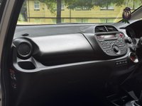 USED 2011 11 HONDA JAZZ 1.3 I-VTEC ES 5d 98 BHP 