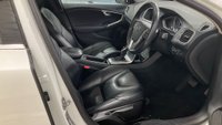USED 2016 16 VOLVO V40 2.0 D3 INSCRIPTION 5d 148 BHP 