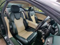 USED 2004 04 ASTON MARTIN VANQUISH 5.9 V12 2d 460 BHP FULL ASTON HISTORY, TWO TONE LEATHER, FASCIA COLOUR IN EXTERIOR COLOUR, PARK SENSORS, LINN 700 WATT AUDO, PENTLAND GREEN - STUNNING!!