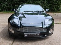 USED 2004 04 ASTON MARTIN VANQUISH 5.9 V12 2d 460 BHP FULL ASTON HISTORY, TWO TONE LEATHER, FASCIA COLOUR IN EXTERIOR COLOUR, PARK SENSORS, LINN 700 WATT AUDO, PENTLAND GREEN - STUNNING!!