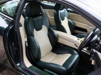 USED 2004 04 ASTON MARTIN VANQUISH 5.9 V12 2d 460 BHP FULL ASTON HISTORY, TWO TONE LEATHER, FASCIA COLOUR IN EXTERIOR COLOUR, PARK SENSORS, LINN 700 WATT AUDO, PENTLAND GREEN - STUNNING!!