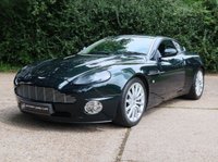 USED 2004 04 ASTON MARTIN VANQUISH 5.9 V12 2d 460 BHP FULL ASTON HISTORY, TWO TONE LEATHER, FASCIA COLOUR IN EXTERIOR COLOUR, PARK SENSORS, LINN 700 WATT AUDO, PENTLAND GREEN - STUNNING!!