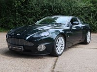 USED 2004 04 ASTON MARTIN VANQUISH 5.9 V12 2d 460 BHP FULL ASTON HISTORY, TWO TONE LEATHER, FASCIA COLOUR IN EXTERIOR COLOUR, PARK SENSORS, LINN 700 WATT AUDO, PENTLAND GREEN - STUNNING!!