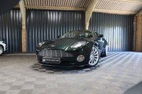 USED 2004 04 ASTON MARTIN VANQUISH 5.9 V12 2d 460 BHP FULL ASTON HISTORY, TWO TONE LEATHER, FASCIA COLOUR IN EXTERIOR COLOUR, PARK SENSORS, LINN 700 WATT AUDO, PENTLAND GREEN - STUNNING!!