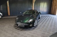 USED 2004 04 ASTON MARTIN VANQUISH 5.9 V12 2d 460 BHP FULL ASTON HISTORY, TWO TONE LEATHER, FASCIA COLOUR IN EXTERIOR COLOUR, PARK SENSORS, LINN 700 WATT AUDO, PENTLAND GREEN - STUNNING!!