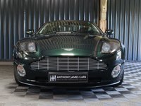 USED 2004 04 ASTON MARTIN VANQUISH 5.9 V12 2d 460 BHP FULL ASTON HISTORY, TWO TONE LEATHER, FASCIA COLOUR IN EXTERIOR COLOUR, PARK SENSORS, LINN 700 WATT AUDO, PENTLAND GREEN - STUNNING!!