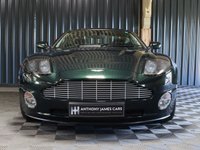USED 2004 04 ASTON MARTIN VANQUISH 5.9 V12 2d 460 BHP FULL ASTON HISTORY, TWO TONE LEATHER, FASCIA COLOUR IN EXTERIOR COLOUR, PARK SENSORS, LINN 700 WATT AUDO, PENTLAND GREEN - STUNNING!!