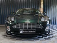 USED 2004 04 ASTON MARTIN VANQUISH 5.9 V12 2d 460 BHP FULL ASTON HISTORY, TWO TONE LEATHER, FASCIA COLOUR IN EXTERIOR COLOUR, PARK SENSORS, LINN 700 WATT AUDO, PENTLAND GREEN - STUNNING!!