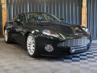 USED 2004 04 ASTON MARTIN VANQUISH 5.9 V12 2d 460 BHP FULL ASTON HISTORY, TWO TONE LEATHER, FASCIA COLOUR IN EXTERIOR COLOUR, PARK SENSORS, LINN 700 WATT AUDO, PENTLAND GREEN - STUNNING!!