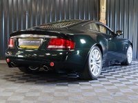 USED 2004 04 ASTON MARTIN VANQUISH 5.9 V12 2d 460 BHP FULL ASTON HISTORY, TWO TONE LEATHER, FASCIA COLOUR IN EXTERIOR COLOUR, PARK SENSORS, LINN 700 WATT AUDO, PENTLAND GREEN - STUNNING!!