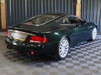 USED 2004 04 ASTON MARTIN VANQUISH 5.9 V12 2d 460 BHP FULL ASTON HISTORY, TWO TONE LEATHER, FASCIA COLOUR IN EXTERIOR COLOUR, PARK SENSORS, LINN 700 WATT AUDO, PENTLAND GREEN - STUNNING!!