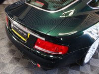 USED 2004 04 ASTON MARTIN VANQUISH 5.9 V12 2d 460 BHP FULL ASTON HISTORY, TWO TONE LEATHER, FASCIA COLOUR IN EXTERIOR COLOUR, PARK SENSORS, LINN 700 WATT AUDO, PENTLAND GREEN - STUNNING!!