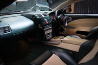USED 2004 04 ASTON MARTIN VANQUISH 5.9 V12 2d 460 BHP FULL ASTON HISTORY, TWO TONE LEATHER, FASCIA COLOUR IN EXTERIOR COLOUR, PARK SENSORS, LINN 700 WATT AUDO, PENTLAND GREEN - STUNNING!!