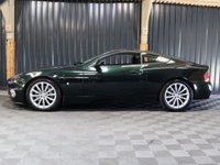USED 2004 04 ASTON MARTIN VANQUISH 5.9 V12 2d 460 BHP FULL ASTON HISTORY, TWO TONE LEATHER, FASCIA COLOUR IN EXTERIOR COLOUR, PARK SENSORS, LINN 700 WATT AUDO, PENTLAND GREEN - STUNNING!!