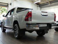 USED 2020 20 TOYOTA HI-LUX 2.4 INVINCIBLE 4WD D-4D DCB 147 BHP STUNNING EXAMPLE SAT NAV REAR CAMERA ANDROID APPLE CARPLAY REAR VIEW CAMERA 1 OWNER EXCELLENT SERVICE HISTORY TOYOTA WARRANTY TILL JULY 2030