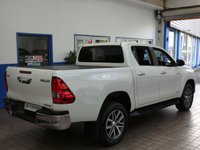 USED 2020 20 TOYOTA HI-LUX 2.4 INVINCIBLE 4WD D-4D DCB 147 BHP STUNNING EXAMPLE SAT NAV REAR CAMERA ANDROID APPLE CARPLAY REAR VIEW CAMERA 1 OWNER EXCELLENT SERVICE HISTORY TOYOTA WARRANTY TILL JULY 2030