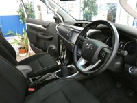 USED 2020 20 TOYOTA HI-LUX 2.4 INVINCIBLE 4WD D-4D DCB 147 BHP STUNNING EXAMPLE SAT NAV REAR CAMERA ANDROID APPLE CARPLAY REAR VIEW CAMERA 1 OWNER EXCELLENT SERVICE HISTORY TOYOTA WARRANTY TILL JULY 2030