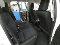 USED 2020 20 TOYOTA HI-LUX 2.4 INVINCIBLE 4WD D-4D DCB 147 BHP STUNNING EXAMPLE SAT NAV REAR CAMERA ANDROID APPLE CARPLAY REAR VIEW CAMERA 1 OWNER EXCELLENT SERVICE HISTORY TOYOTA WARRANTY TILL JULY 2030