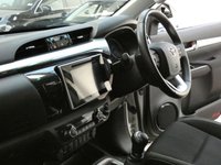 USED 2020 20 TOYOTA HI-LUX 2.4 INVINCIBLE 4WD D-4D DCB 147 BHP STUNNING EXAMPLE SAT NAV REAR CAMERA ANDROID APPLE CARPLAY REAR VIEW CAMERA 1 OWNER EXCELLENT SERVICE HISTORY TOYOTA WARRANTY TILL JULY 2030