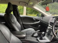 USED 2017 17 VOLVO V40 2.0 D2 INSCRIPTION 5d 118 BHP 