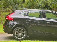 USED 2017 17 VOLVO V40 2.0 D2 INSCRIPTION 5d 118 BHP 