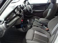 USED 2020 20 MINI HATCH COOPER 2.0 COOPER S CLASSIC 5d 190 BHP AIR CON CRUISE COMFORT PACK PARK SENSORS