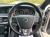USED 2017 17 VOLVO V40 2.0 D2 R-DESIGN 5d 118 BHP 2 KEYS, CRUISE, CLIMATE