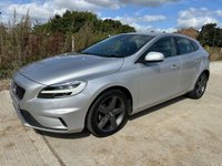 USED 2017 17 VOLVO V40 2.0 D2 R-DESIGN 5d 118 BHP 2 KEYS, CRUISE, CLIMATE