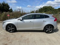 USED 2017 17 VOLVO V40 2.0 D2 R-DESIGN 5d 118 BHP 2 KEYS, CRUISE, CLIMATE