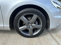 USED 2017 17 VOLVO V40 2.0 D2 R-DESIGN 5d 118 BHP 2 KEYS, CRUISE, CLIMATE