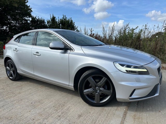 2017 17 Volvo V40 2.0 D2 R-DESIGN 5d 118 BHP