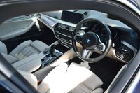 USED 2017 67 BMW 5 SERIES 3.0 530D XDRIVE M SPORT TOURING 5d 261 BHP HUGE SPEC / M SPORT+ / TECH PK
