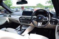 USED 2017 67 BMW 5 SERIES 3.0 530D XDRIVE M SPORT TOURING 5d 261 BHP HUGE SPEC / M SPORT+ / TECH PK