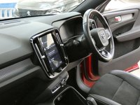 USED 2020 70 VOLVO XC40 1.5 RECHARGE T5 R-DESIGN 5d 258 BHP SAT NAV PANORAMIC SUNROOF 360 CAMERA PARK ASSIST SMARTPHONE INTEGRATION ANDROID APPLE CARPLAY HARMAN KARDON SOUND SYSTEM 1 OWNER SERVICE HISTORY WARRANTY