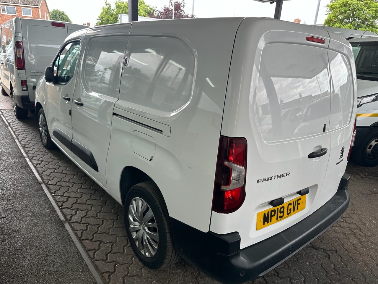 2019 Peugeot Partner Bluehdi Professional L2 £10,990