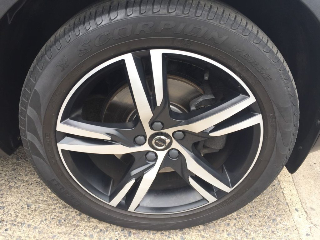 USED 2018 18 VOLVO XC40 2.0 T5 FIRST EDITION AWD 5d 247 BHP FIRST EDITION