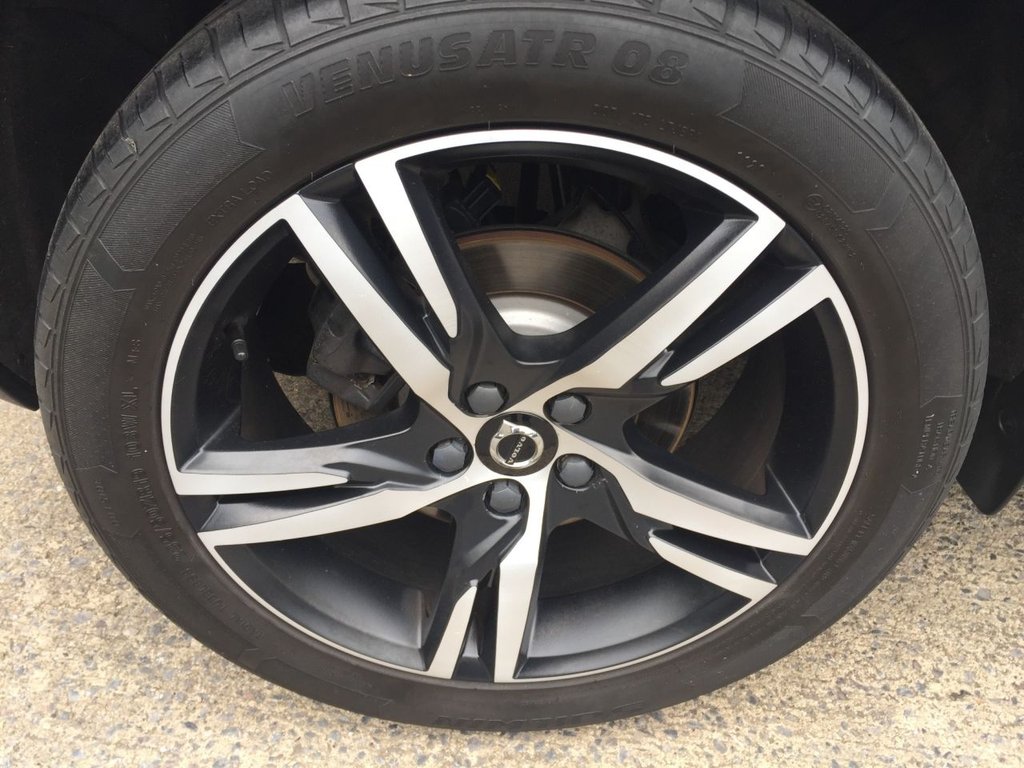 USED 2018 18 VOLVO XC40 2.0 T5 FIRST EDITION AWD 5d 247 BHP FIRST EDITION
