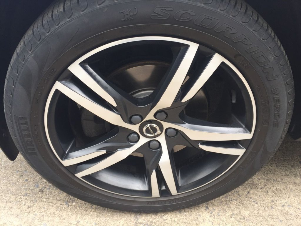 USED 2018 18 VOLVO XC40 2.0 T5 FIRST EDITION AWD 5d 247 BHP FIRST EDITION