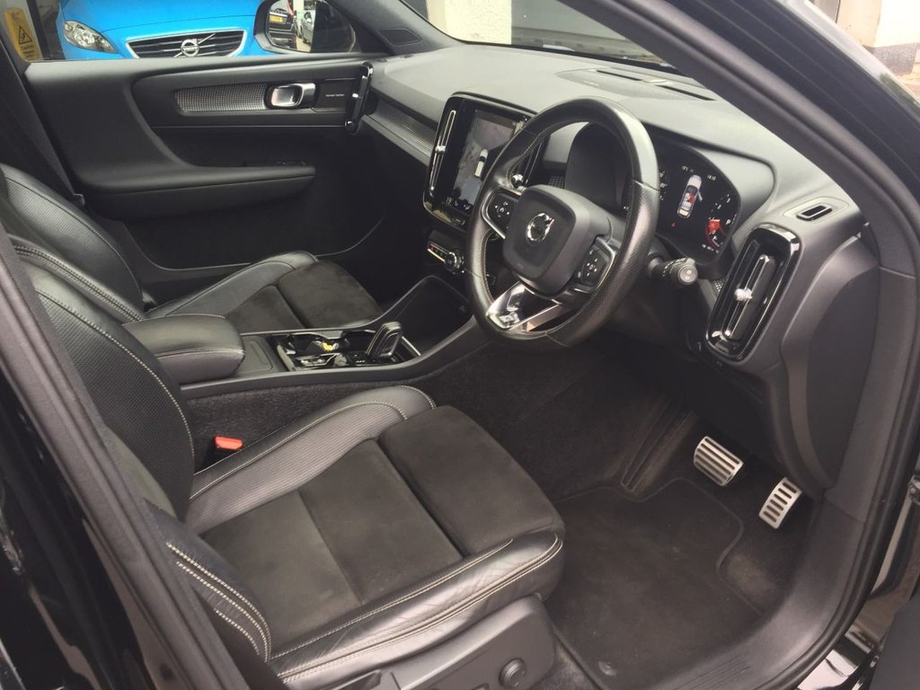 USED 2018 18 VOLVO XC40 2.0 T5 FIRST EDITION AWD 5d 247 BHP FIRST EDITION
