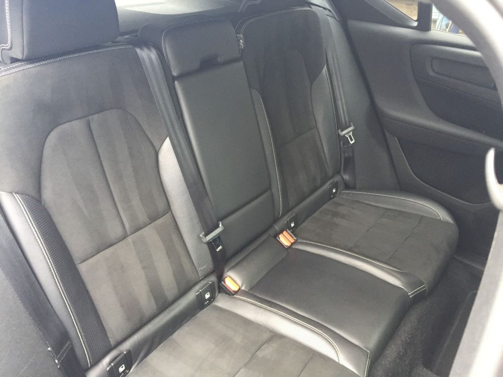 USED 2018 18 VOLVO XC40 2.0 T5 FIRST EDITION AWD 5d 247 BHP FIRST EDITION