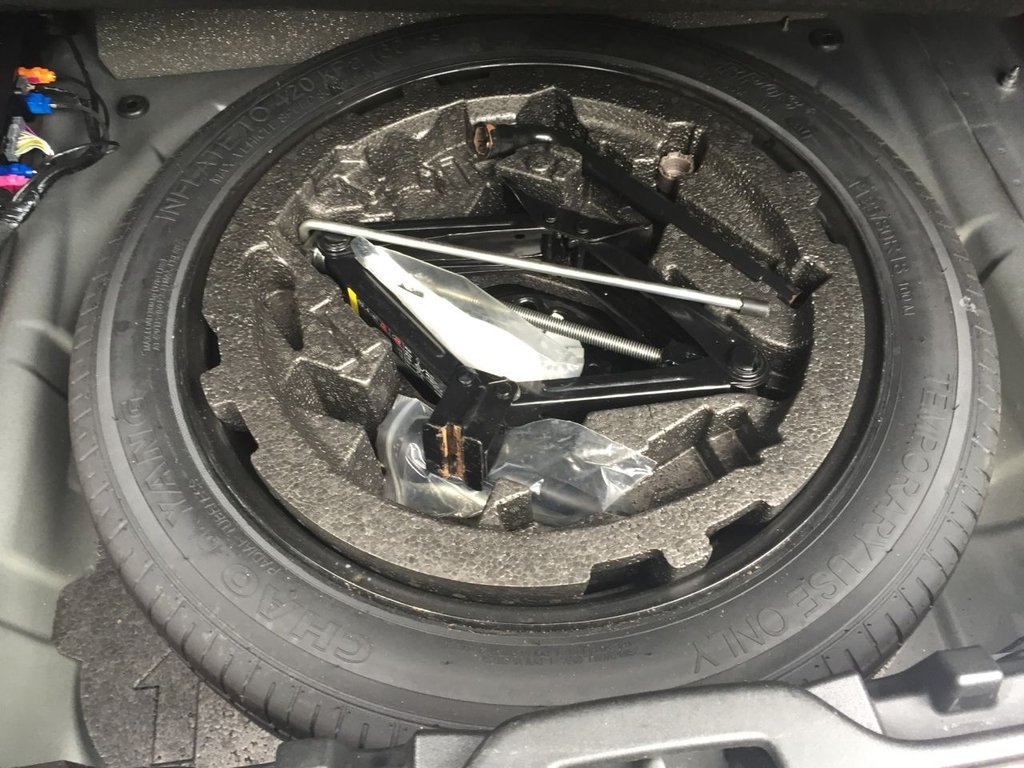 USED 2018 18 VOLVO XC40 2.0 T5 FIRST EDITION AWD 5d 247 BHP FIRST EDITION