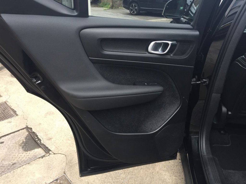 USED 2018 18 VOLVO XC40 2.0 T5 FIRST EDITION AWD 5d 247 BHP FIRST EDITION